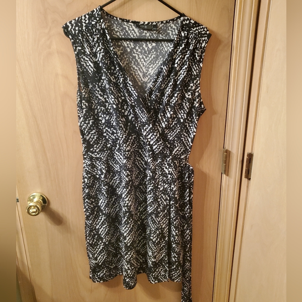Apt 9, size L, sleeveless dress, knee length